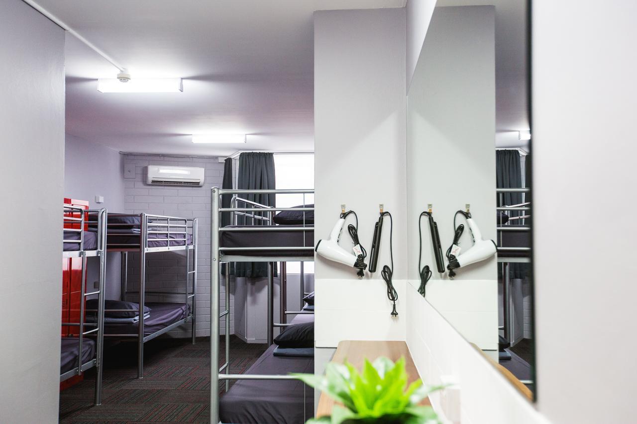 Hostel Mad Monkey Waterfront Cairns Exterior foto